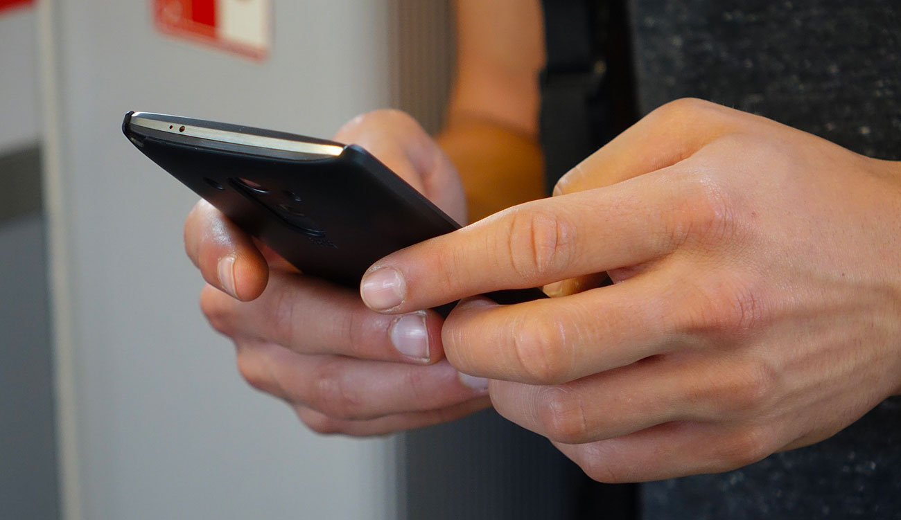 学校はスマートフォンにノーを表明：チュニジア教育家族機構が決定を承認