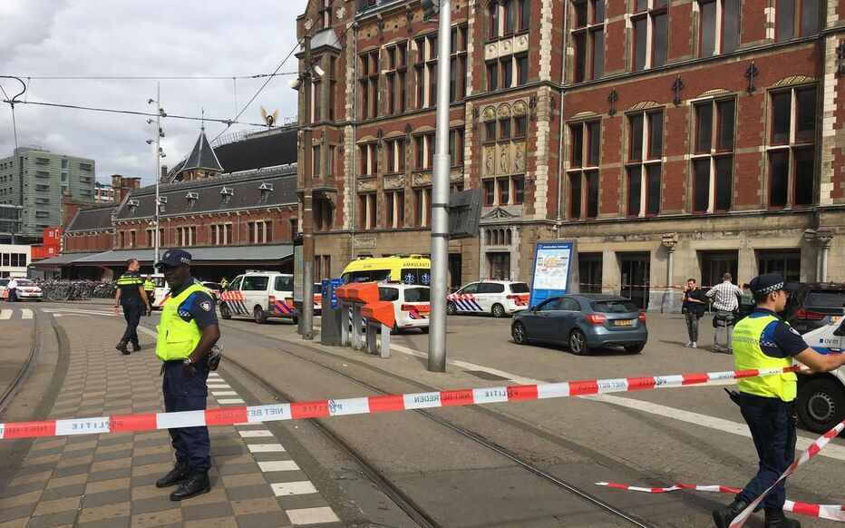Amsterdam Quatre blessés dans une attaque au couteau près de la place du Dam La Presse de